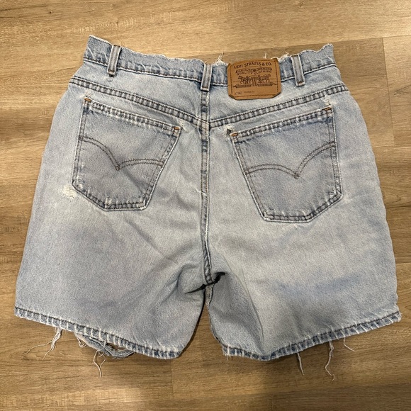 Vintage Levi’s Distressed Shorts - Picture 3 of 6